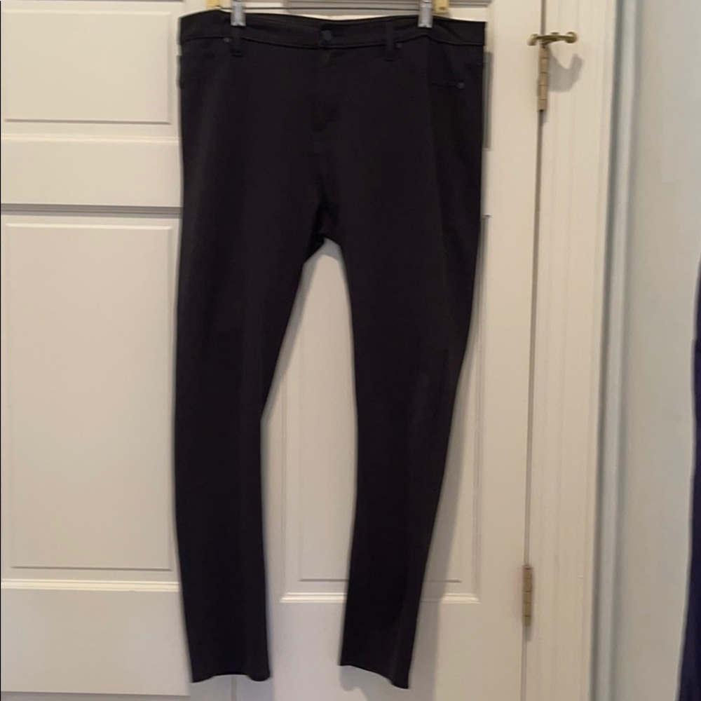 Black causal pants.